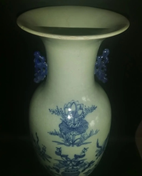 古玩陶瓷清晚期豆青釉暗八仙青花大瓶拍賣,當(dāng)前價格1180元