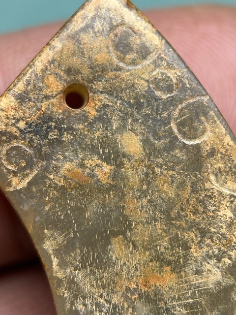 古玩玉器戰國紅沁龍紋玉觿:一對真品鑒賞圖