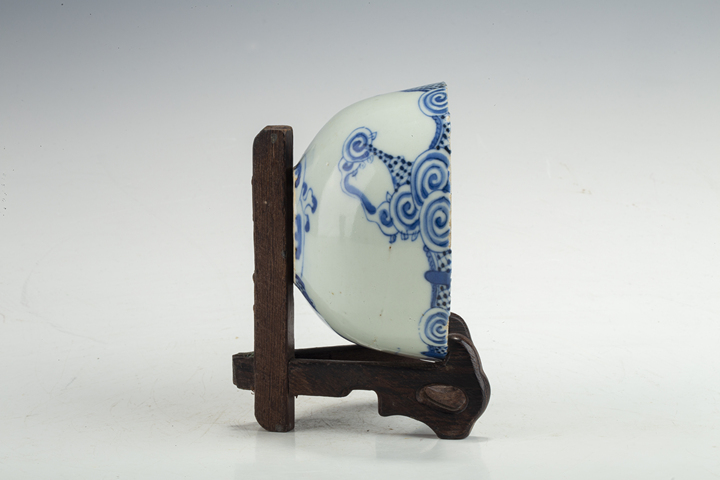 古玩陶瓷清晚·青花魚化龍紋茶碗真品鑒賞圖