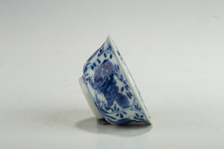 古玩陶瓷清康熙·青花開窗瑞獸紋杯碟拍賣，當前價格4666元