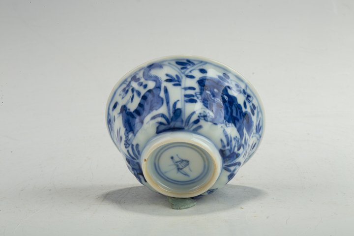 古玩陶瓷清康熙·青花開窗瑞獸紋杯碟拍賣，當前價格4666元