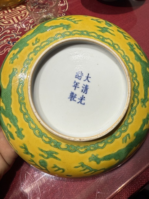 古玩陶瓷素三彩盤真品鑒賞圖