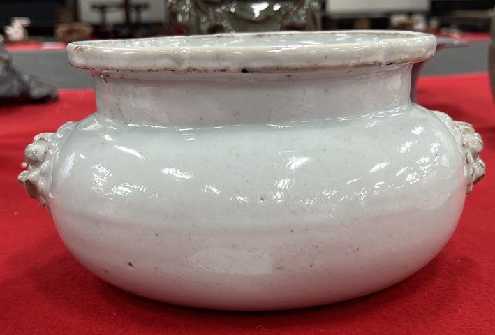 古玩陶瓷明末清初白釉雙獅耳爐真品鑒賞圖