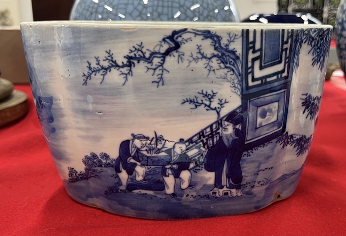 古玩陶瓷清中晚期青花人物故事圖海棠形水指真品鑒賞圖