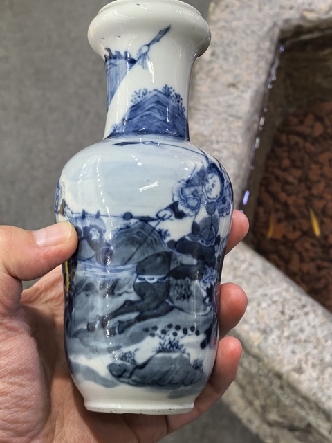 古玩陶瓷清光緒 青花刀馬人物盤口瓶真品鑒賞圖