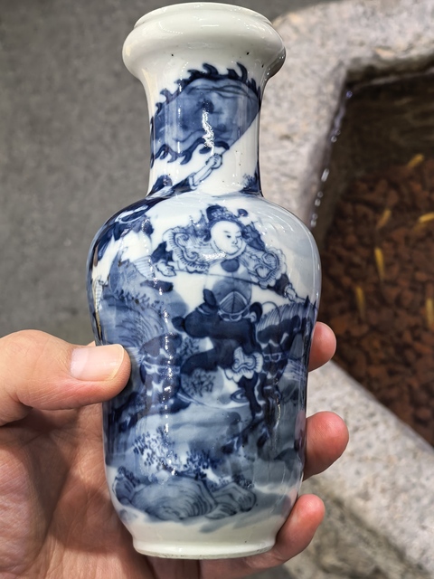 古玩陶瓷清光緒 青花刀馬人物盤口瓶真品鑒賞圖