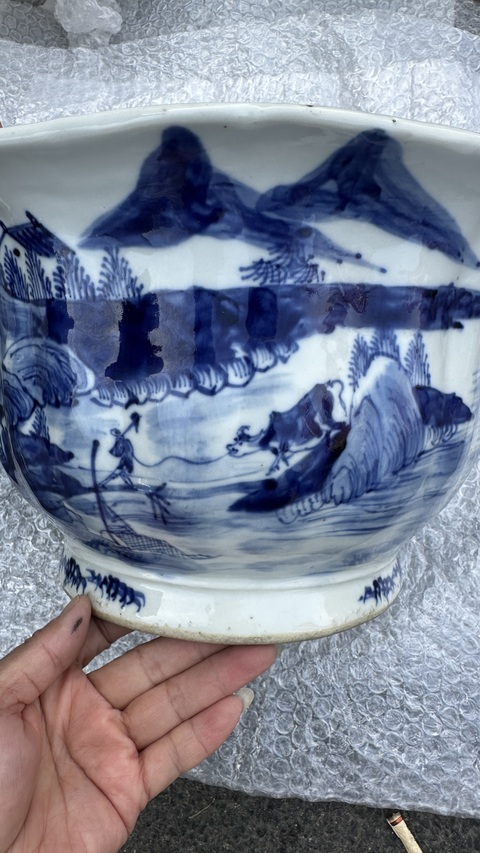 古玩陶瓷山水紋青花花盆真品鑒賞圖