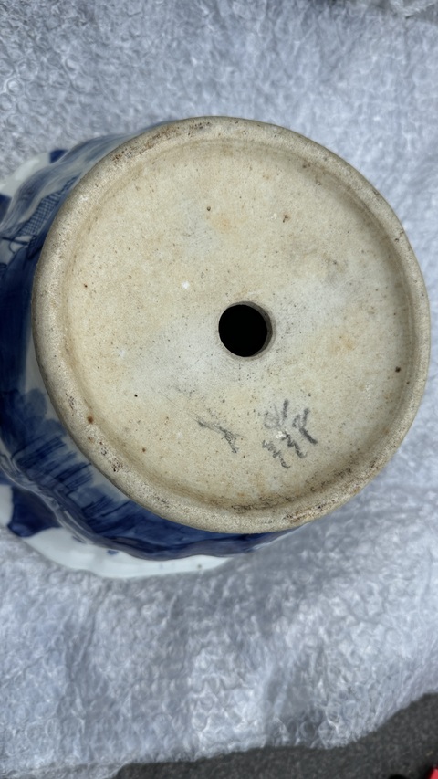 古玩陶瓷山水紋青花花盆真品鑒賞圖