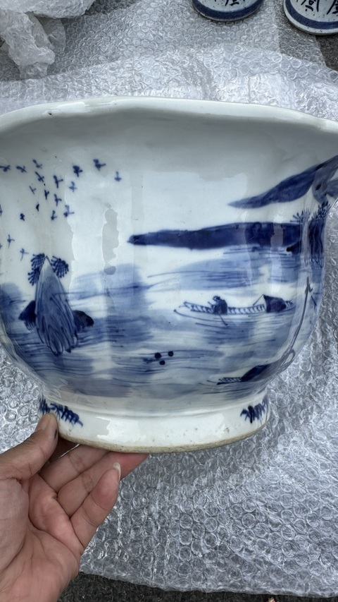 古玩陶瓷山水紋青花花盆真品鑒賞圖