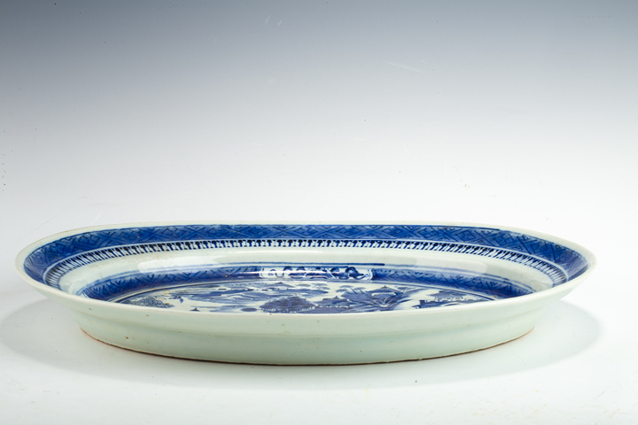 古玩陶瓷清中·青花山水人物紋橢圓盤真品鑒賞圖