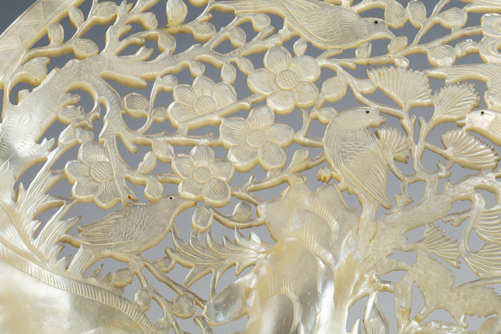 古玩雜項民國·白蝶貝鏤雕喜上眉梢紋擺件真品鑒賞圖