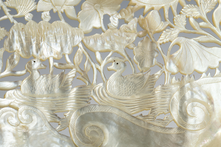 古玩雜項民國·白蝶貝鏤雕喜上眉梢紋擺件真品鑒賞圖