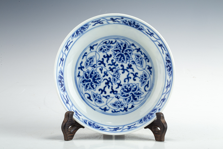 古玩陶瓷清光緒·青花纏枝蓮紋盤（官）真品鑒賞圖