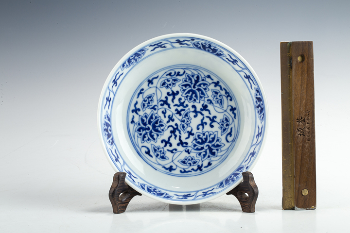 古玩陶瓷清光緒·青花纏枝蓮紋盤（官）真品鑒賞圖