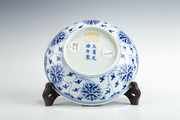 古玩陶瓷清光緒·青花纏枝蓮紋盤（官）真品鑒賞圖