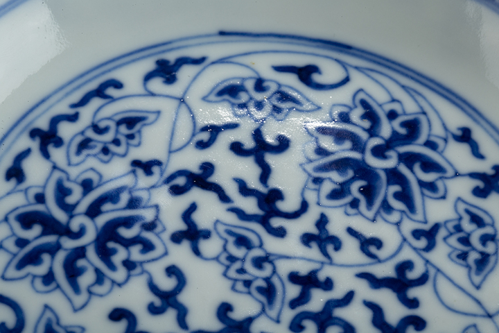 古玩陶瓷清光緒·青花纏枝蓮紋盤（官）真品鑒賞圖