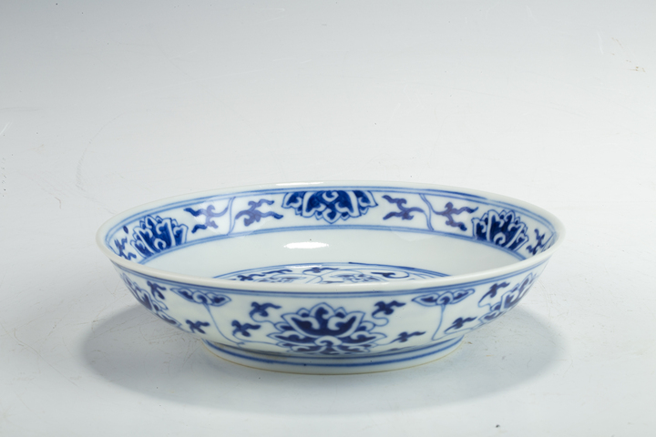 古玩陶瓷清光緒·青花纏枝蓮紋盤（官）真品鑒賞圖