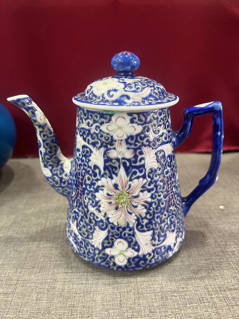 古玩陶瓷花間壽字紋粉彩執(zhí)壺真品鑒賞圖