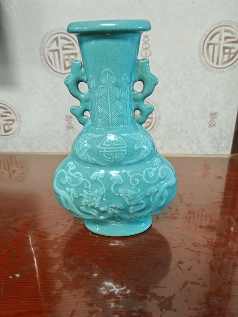 古玩陶瓷松石綠釉龍紋雙耳瓶真品鑒賞圖