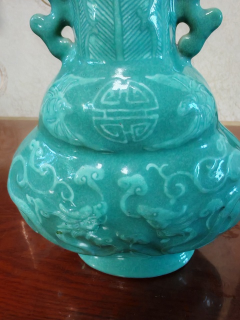 古玩陶瓷松石綠釉龍紋雙耳瓶真品鑒賞圖