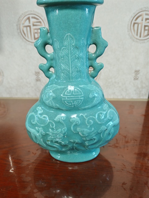 古玩陶瓷松石綠釉龍紋雙耳瓶真品鑒賞圖