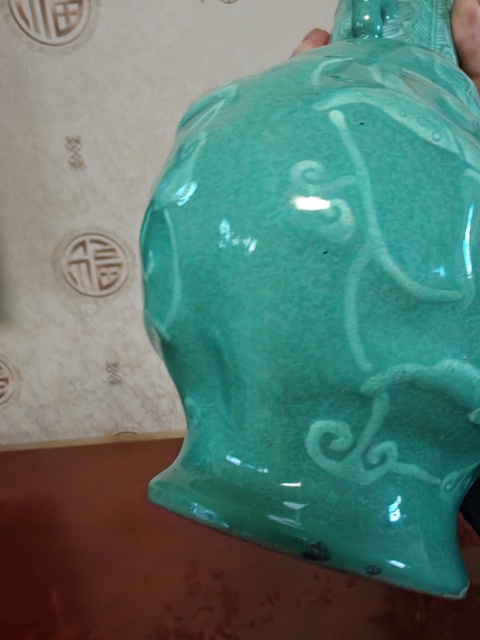 古玩陶瓷松石綠釉龍紋雙耳瓶真品鑒賞圖