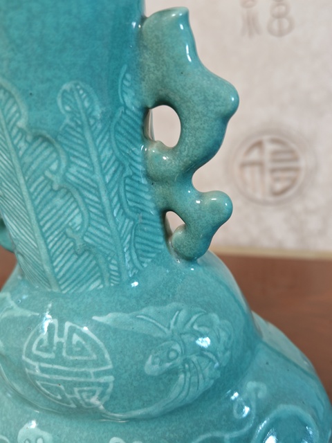 古玩陶瓷松石綠釉龍紋雙耳瓶真品鑒賞圖