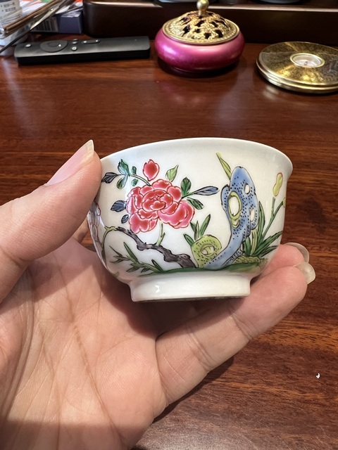 古玩陶瓷粉彩人物杯真品鑒賞圖