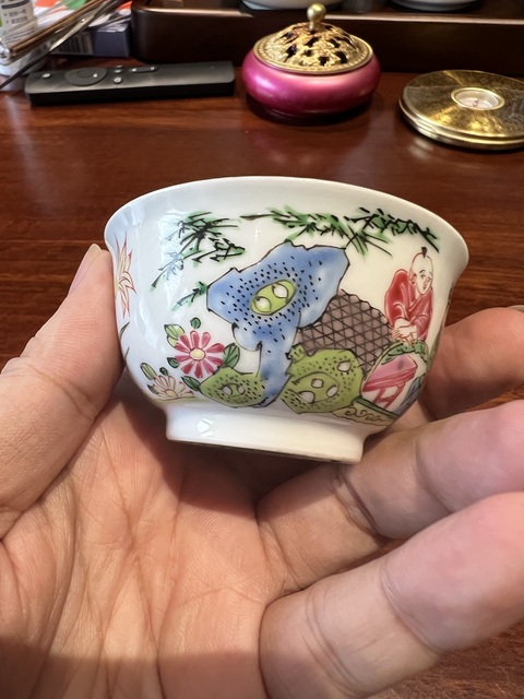 古玩陶瓷粉彩人物杯真品鑒賞圖