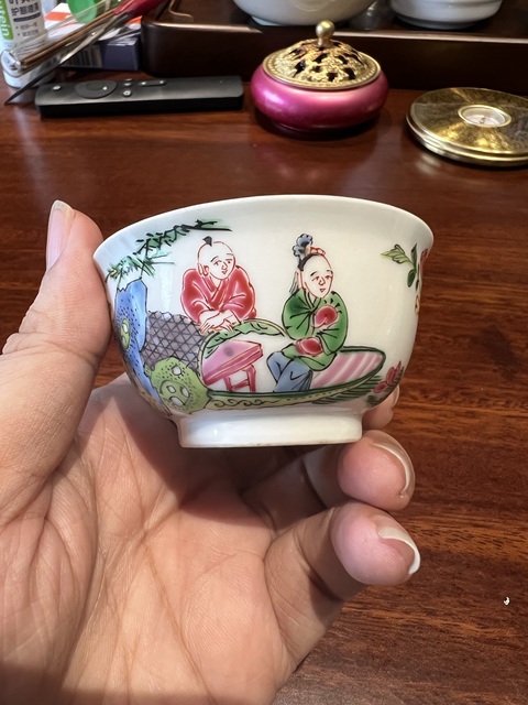 古玩陶瓷粉彩人物杯真品鑒賞圖