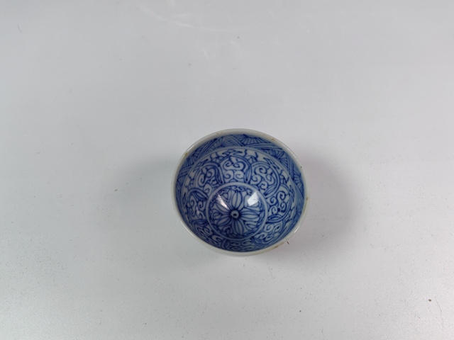 古玩陶瓷清早纏枝花卉仰蓮紋雞心杯真品鑒賞圖