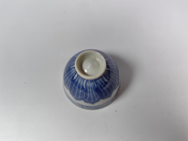 古玩陶瓷清早纏枝花卉仰蓮紋雞心杯真品鑒賞圖