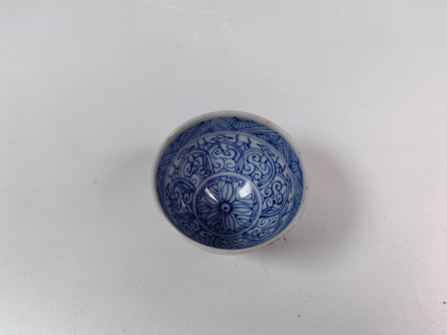 古玩陶瓷清早纏枝花卉仰蓮紋雞心杯真品鑒賞圖