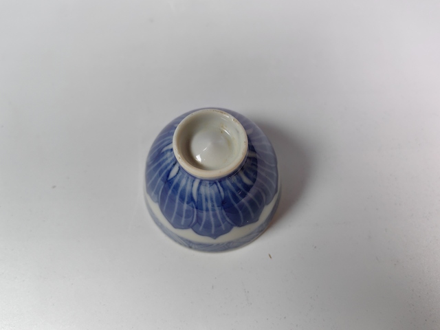 古玩陶瓷清早纏枝花卉仰蓮紋雞心杯真品鑒賞圖