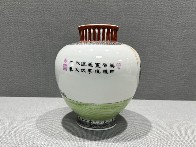 古玩陶瓷民國·粉彩水滸傳人物故事紋詩文罐真品鑒賞圖