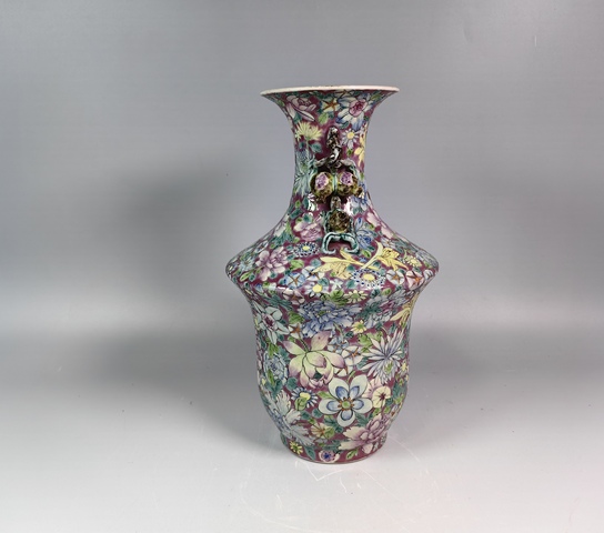 古玩陶瓷民國粉彩百花不落地花卉紋石榴耳賞瓶真品鑒賞圖