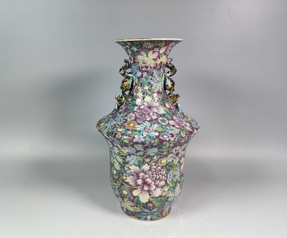 古玩陶瓷民國粉彩百花不落地花卉紋石榴耳賞瓶真品鑒賞圖