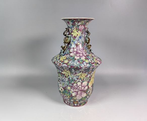 古玩陶瓷民國粉彩百花不落地花卉紋石榴耳賞瓶真品鑒賞圖