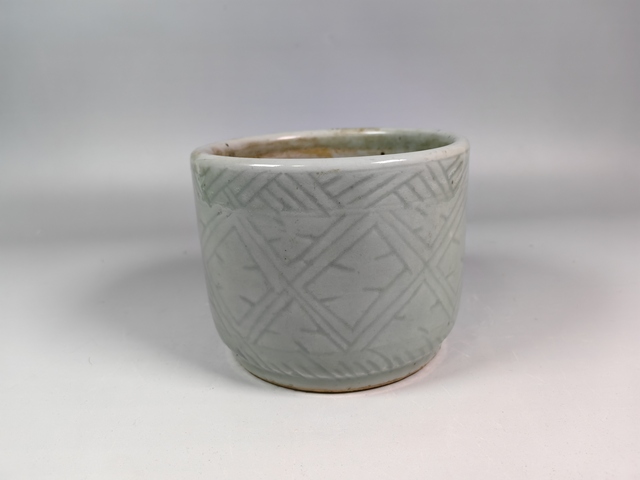 古玩陶瓷清中粉青釉暗刻回紋香爐真品鑒賞圖