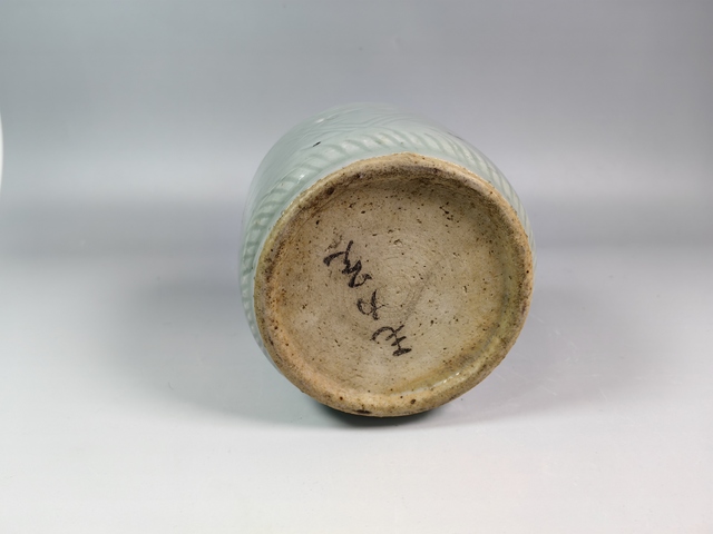 古玩陶瓷清中粉青釉暗刻回紋香爐真品鑒賞圖