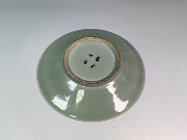古玩陶瓷清中豆青釉青花風景山水賞盤真品鑒賞圖