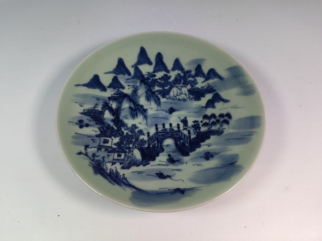 古玩陶瓷清中豆青釉青花風景山水賞盤真品鑒賞圖