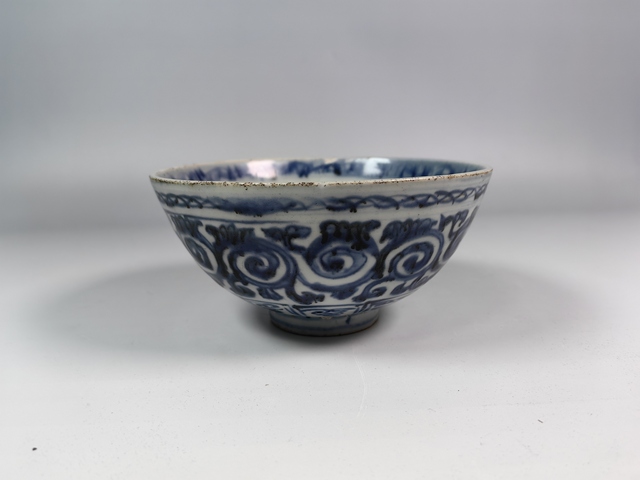 古玩陶瓷明早蘇麻瀝清纏枝花卉紋青花碗真品鑒賞圖