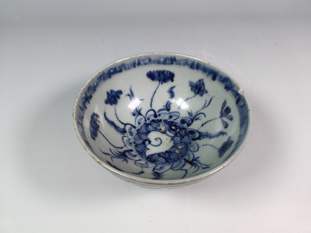 古玩陶瓷明早蘇麻瀝清纏枝花卉紋青花碗真品鑒賞圖