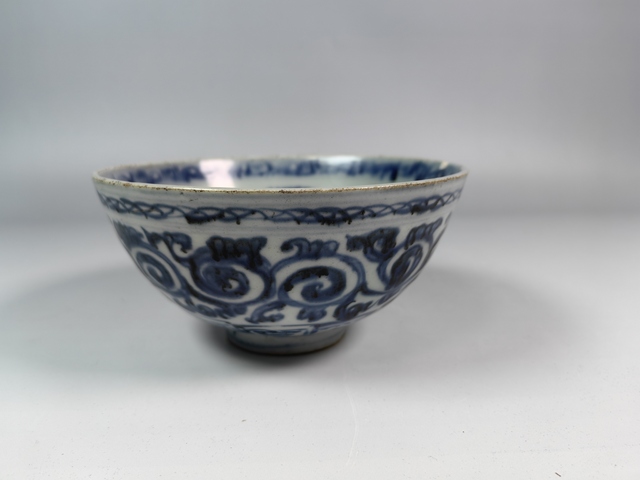 古玩陶瓷明早蘇麻瀝清纏枝花卉紋青花碗真品鑒賞圖