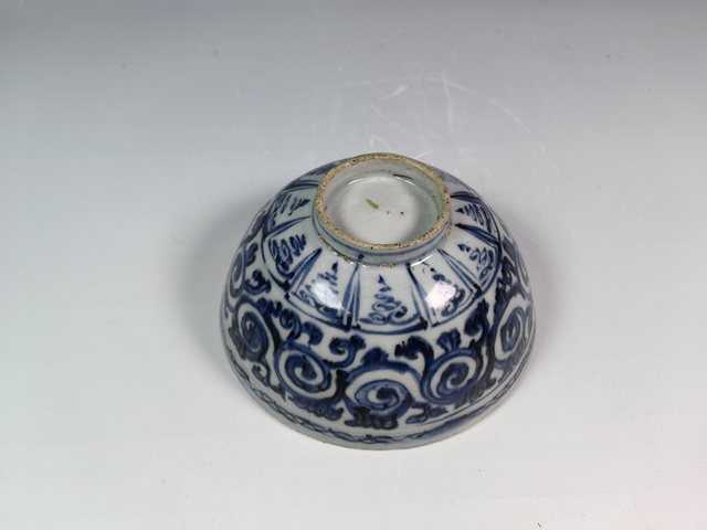 古玩陶瓷明早蘇麻瀝清纏枝花卉紋青花碗真品鑒賞圖