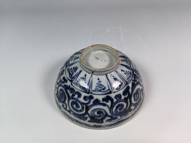 古玩陶瓷明早蘇麻瀝清纏枝花卉紋青花碗真品鑒賞圖