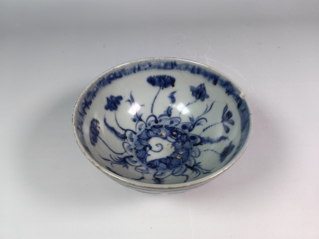 古玩陶瓷明早蘇麻瀝清纏枝花卉紋青花碗真品鑒賞圖