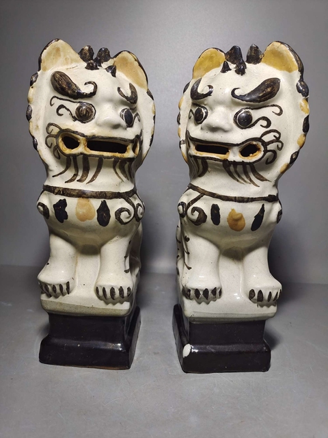 古玩陶瓷磁州窯獅子香插拍賣,當前價格900元