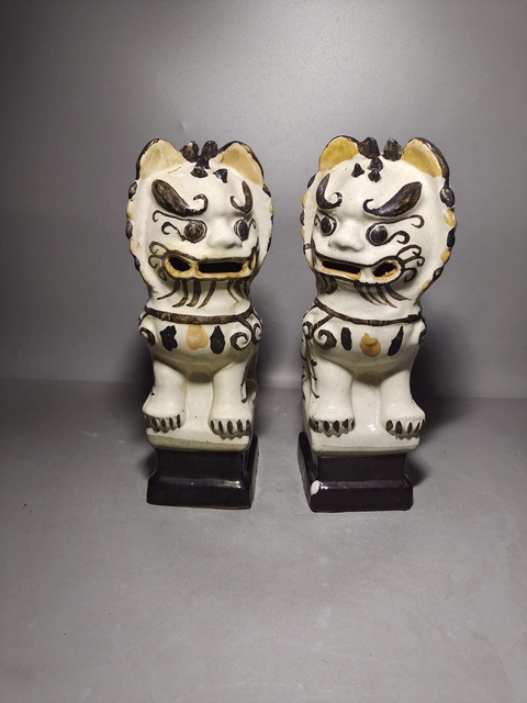 古玩陶瓷磁州窯獅子香插拍賣,當前價格900元